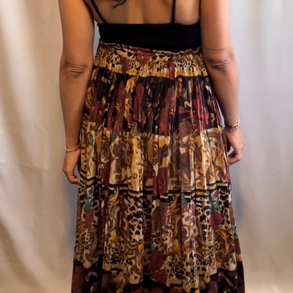 Vintage cotton maxi skirt in ethnic print with very wide drawstring waist tie - Picture 4 of 8